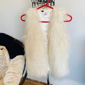 h&m cream furry vest | 4